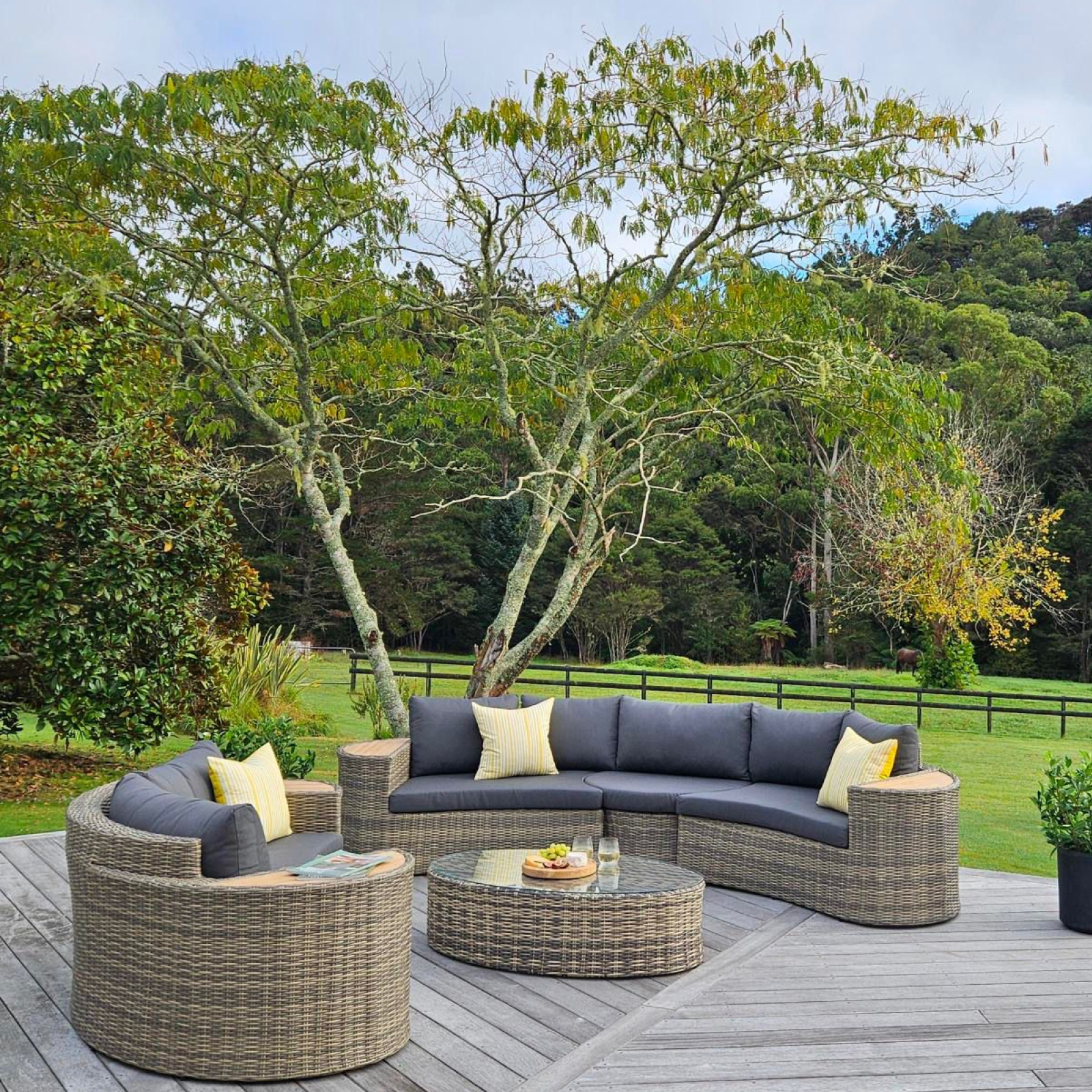 Excalibur Viera Outdoor Wicker Teak Lounge Setting