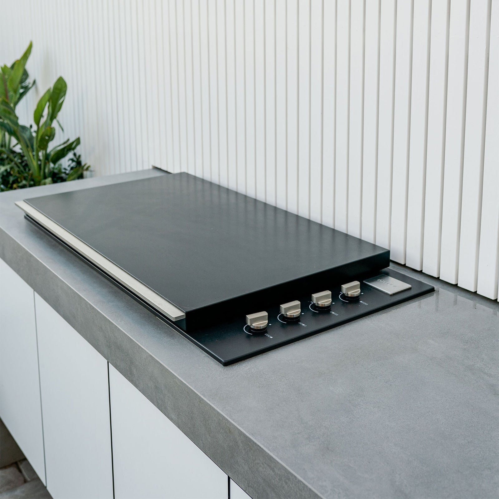 Artusi Matte Black 4 Burner Built-In BBQ with Flat Lid